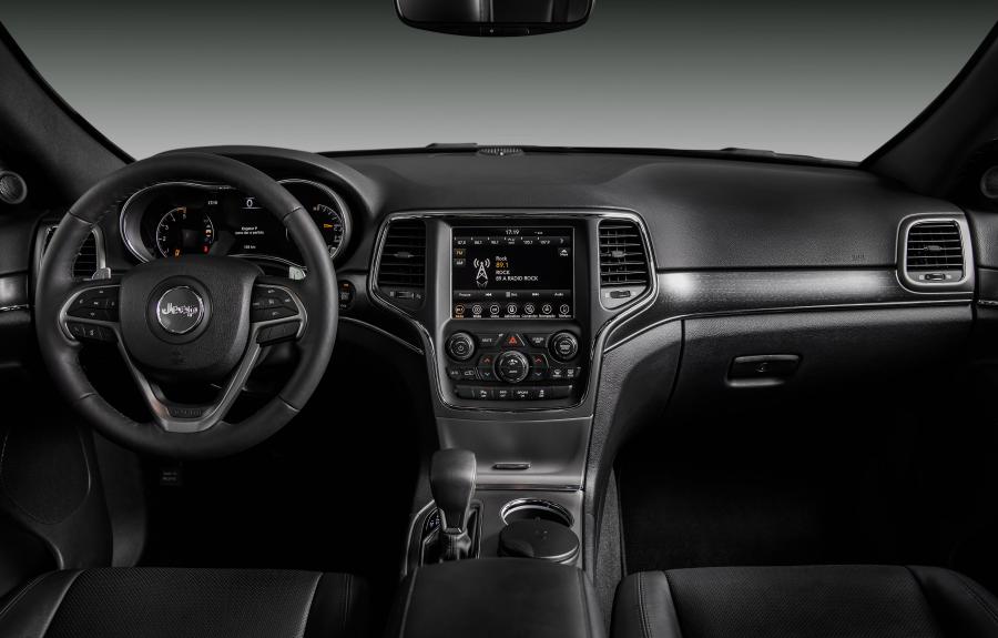 Торпедо Jeep Grand Cherokee Limited (WK2) 2017 года  (LA) (фото 3 из 3)